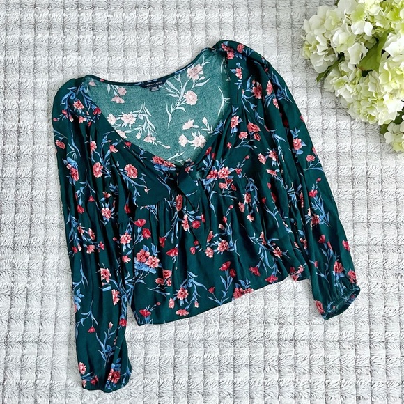 American Eagle Green Floral Front Tie Blouse - Picture 2 of 5